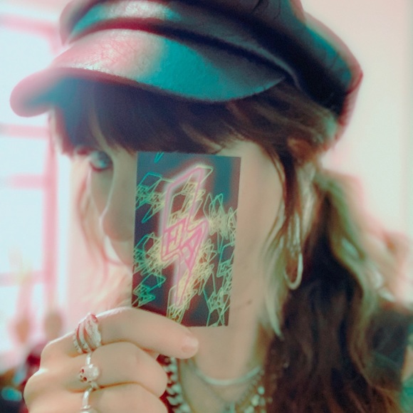 Meet your Posher, Katie - Picture 3 of 4